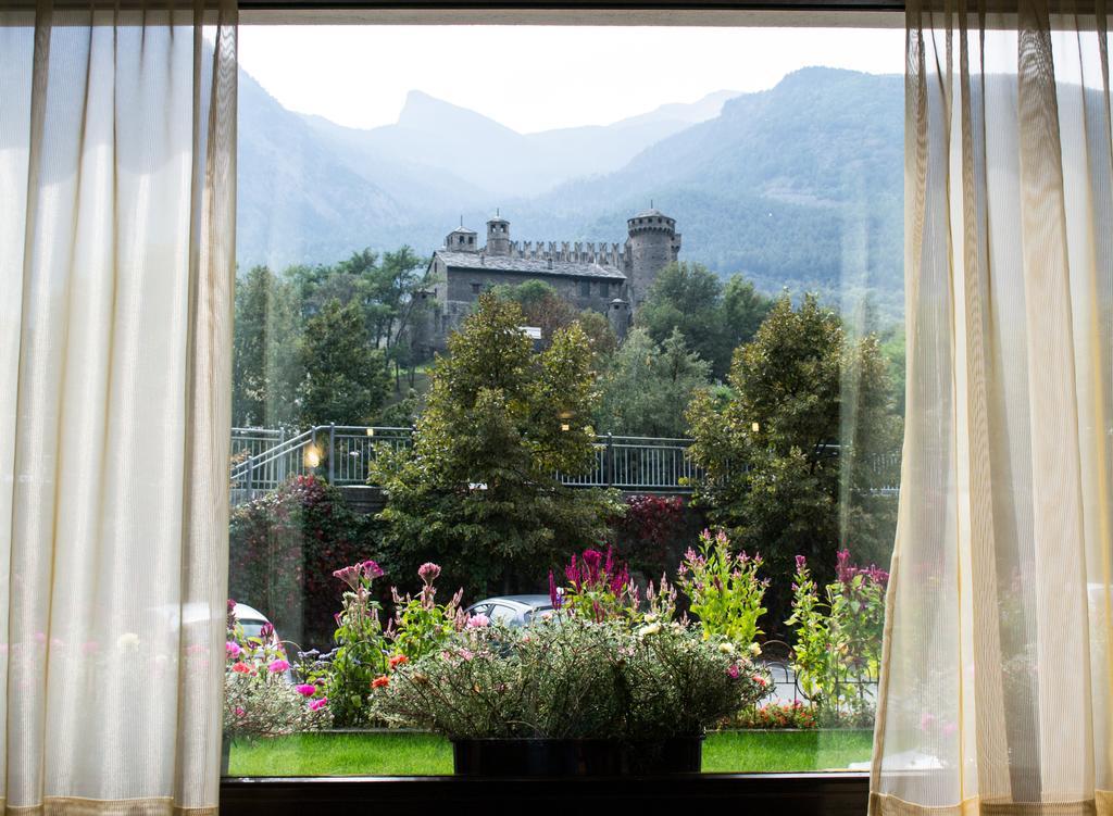 Hotel Comtes De Challant Albergo Etico Valle D'Aosta Fenis Exterior photo